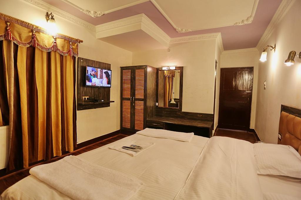 Hotel Ibni Kabeer Srīnagar Exterior foto