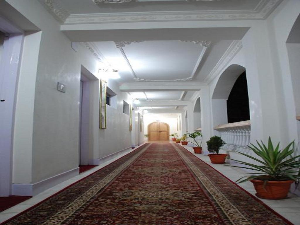 Hotel Ibni Kabeer Srīnagar Exterior foto